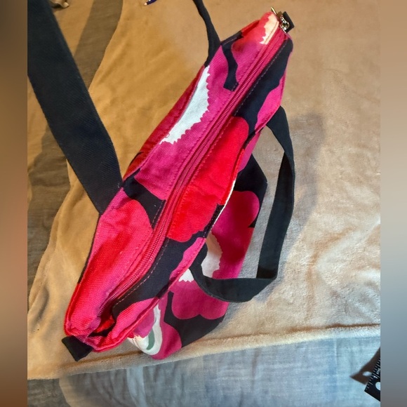 Marrimeko Unniko pink and red floral tote bag 13x16. - Picture 6 of 10
